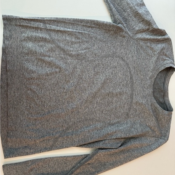 Lululemon swiftly tech relaxed fit, sz10,worn a few times. Excellent condition - Picture 4 of 6